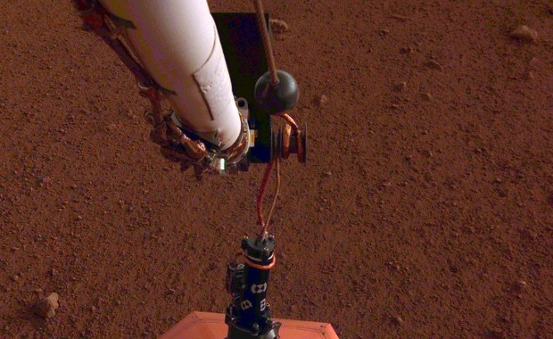 Sonda InSight postawiła już na Marsie sejsmometr