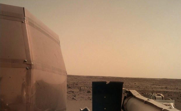 Sonda InSight przesłała kolejne zdjęcie z Marsa