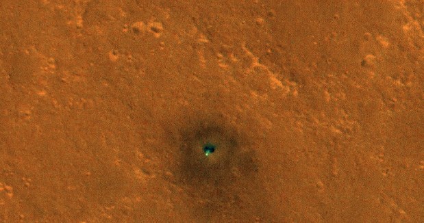 Sonda inSight widoczna z orbity Marsa /NASA