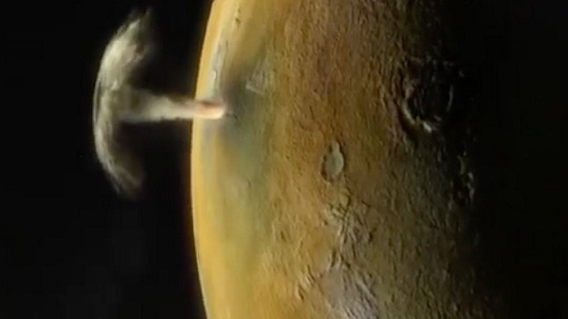 Sonda Juno uwieczniła erupcje wulkaniczne na powierzchni Io, księżyca Jowisza /Geekweek