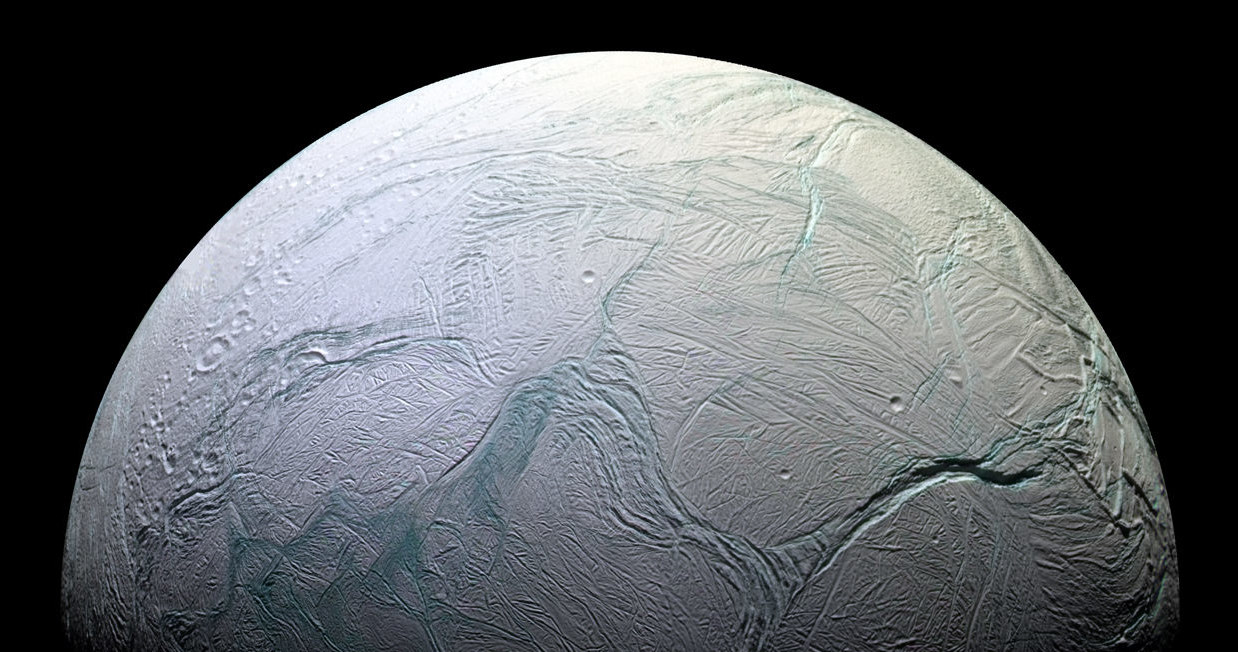 Sonda wielokrotnie przelatywała przez wypuszczane przez Enceladusa gejzery /NASA / Zuma Press / Forum /Agencja FORUM