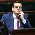 Sondaż: Blisko połowa Polaków negatywnie ocenia rząd