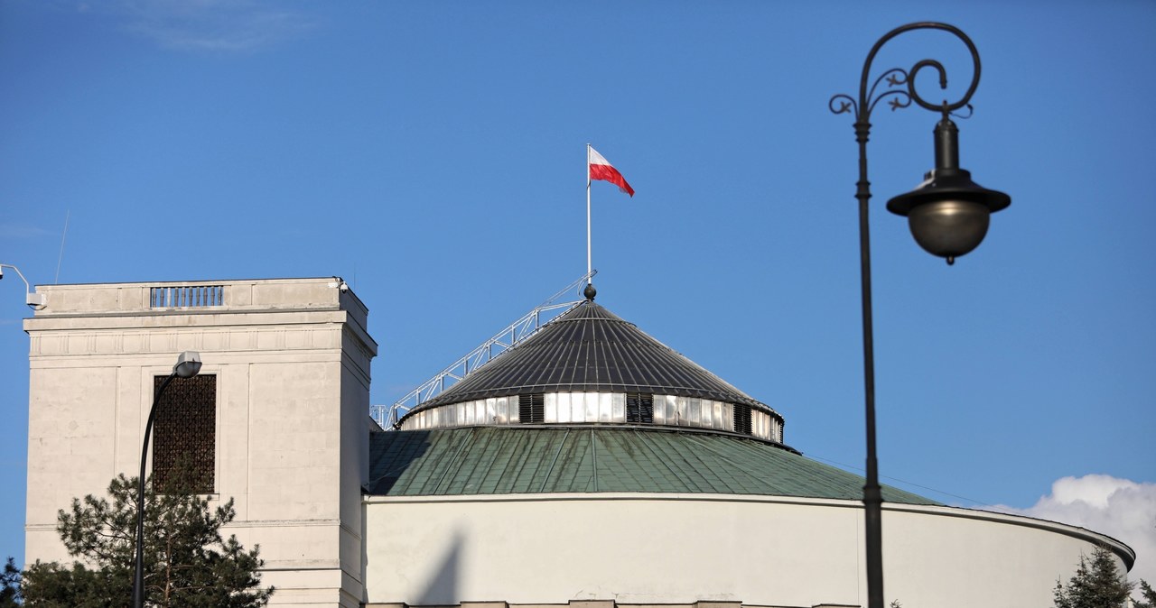 Sondaż: Czy parlament dotrwa do końca kadencji?