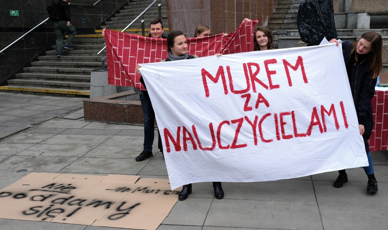 Sondaż: Czy Polacy popierają strajk nauczycieli?