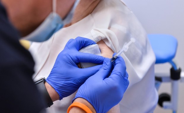 Sondaż: Czy pracodawcy powinni mieć możliwość sprawdzenia, czy zaszczepiliśmy się przeciwko Covid-19?