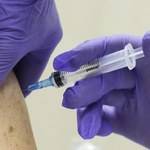 Sondaż dla RMF FM i "DGP": Połowa Polaków nie chce szczepić się przeciwko koronawirusowi