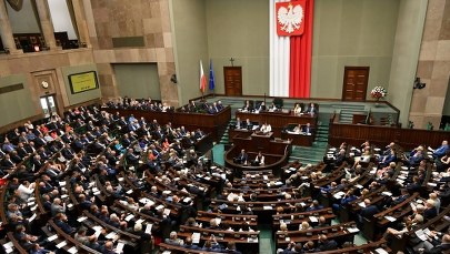 Sondaż dla TVN: Strata dla lidera. Spada przewaga PiS nad KO