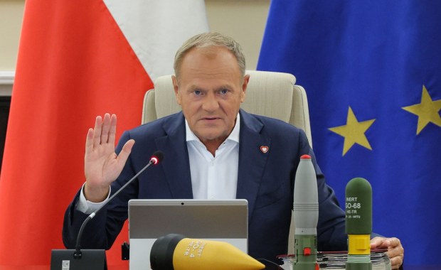 Sondaż: KO przed PiS-em, złe wiadomości dla Zandberga i Hołowni