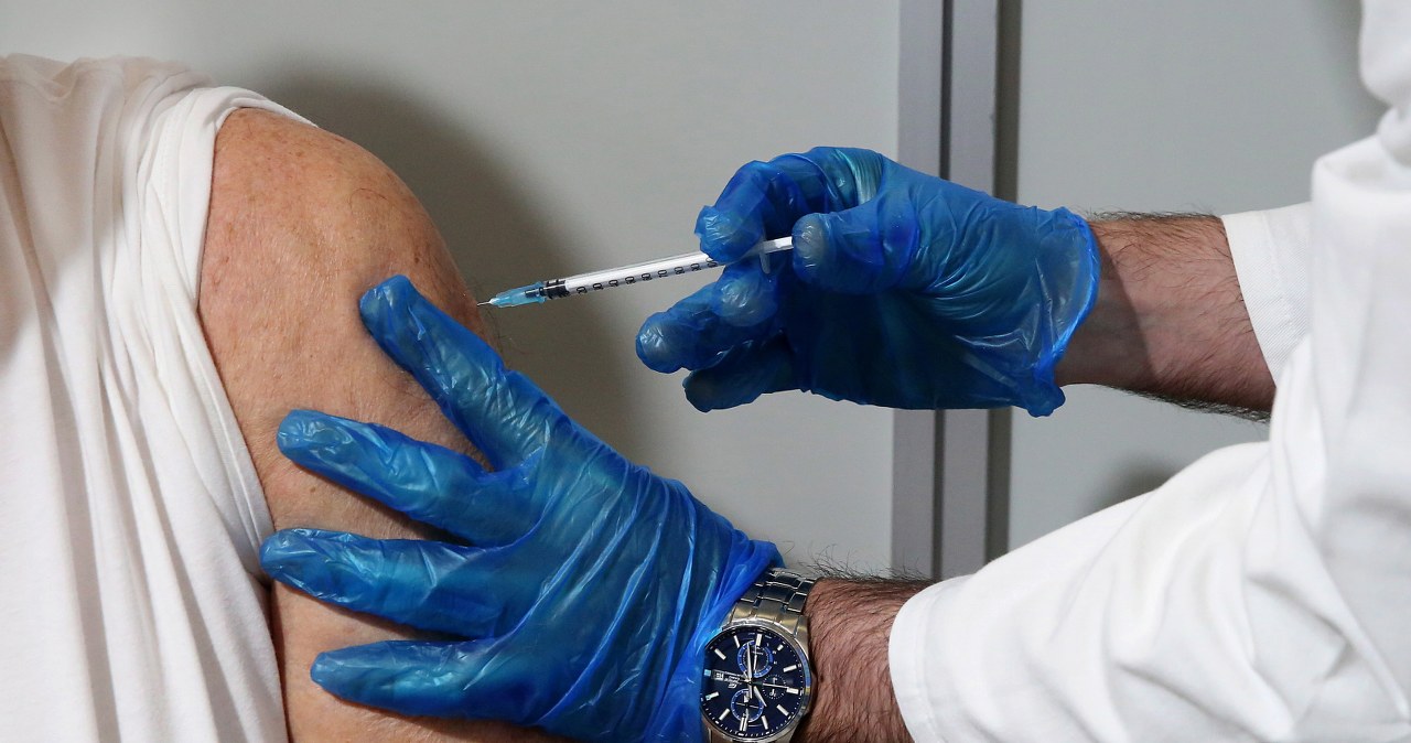 Sondaż: Niemal połowa Polaków chce się zaszczepić przeciwko Covid-19