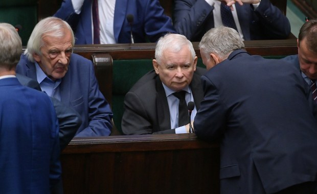 Sondaż: PiS bez większości, wzrasta poparcie dla Lewicy i KO