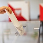 Sondaż: PiS na czele, coraz więcej Polaków chce wziąć udział w wyborach