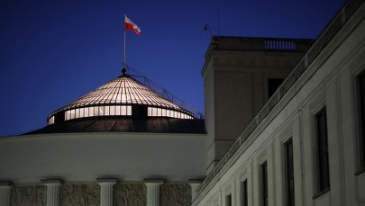 Sondaż: PiS przed PO w wyborach parlamentarnych