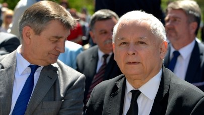 Sondaż: PiS utrzymuje się na pozycji lidera