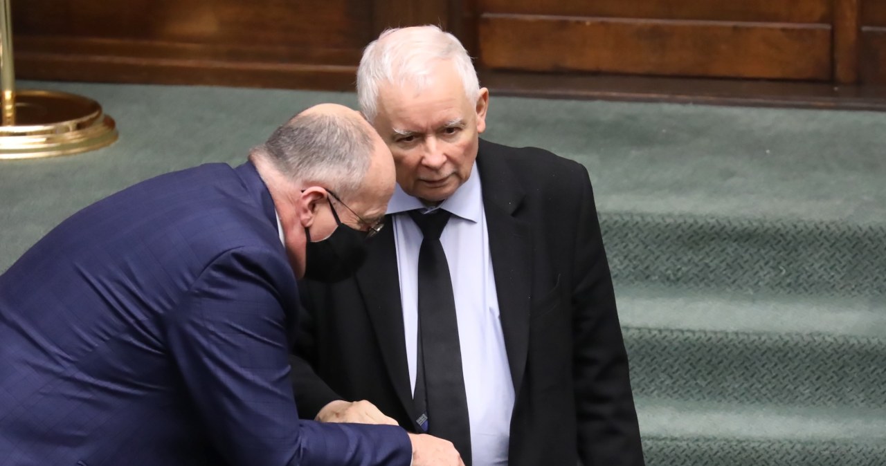 Sondaż: PiS wciąż na czele, ale traci poparcie