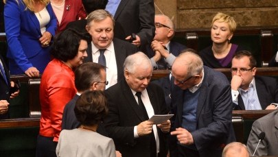 Sondaż: PiS z 38 proc. poparciem, Nowoczesna 16 proc., PO 15 proc.