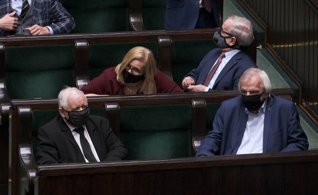 Sondaż: PiS ze sporym wzrostem poparcia, notowania KO w dół