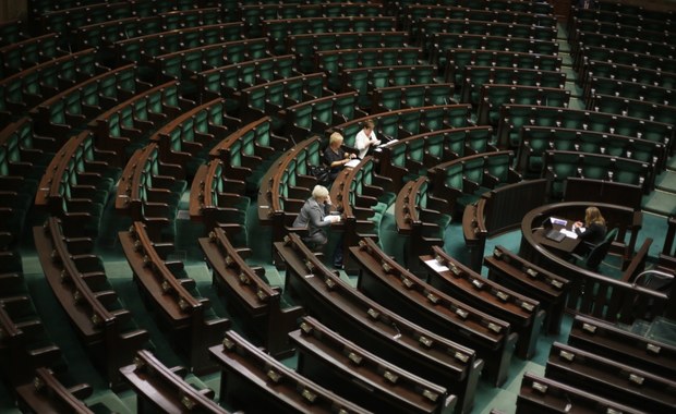 Sondaż: PO dogania PiS. Tylko 4 proc. różnicy