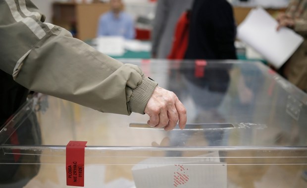 Sondaż: Polacy podzieleni ws. październikowego referendum