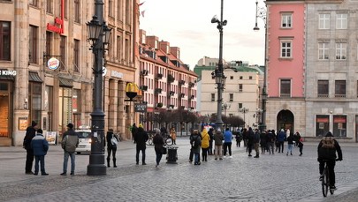 Sondaż: Polacy przyzwyczajają się do nowej sytuacji, ale chcą przełożenia wyborów