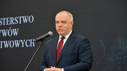 Sondaż: Ponad połowa Polaków chce dymisji Sasina za organizację wyborów prezydenckich