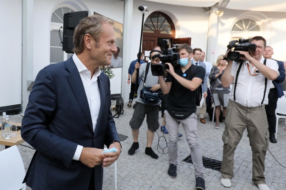 Sondaż prezydencki Instytutu Badań Pollster dla "Super Expressu": Tusk - 32 proc.; Kaczyński - 26 proc. /Paweł Supernak /PAP