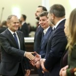 Sondaż: Przeciwnicy i zwolennicy obecnego rządu. Tak podzielili się Polacy