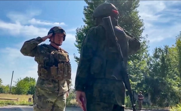 Sondaż: Rosjanie uważają, że wojna przeciągnęła się, ale poprą każdą decyzję Putina