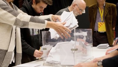 Sondaż: Separatyści zdobyli większość w parlamencie Katalonii 