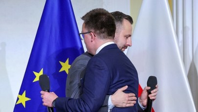 Sondaż: Trzecia Droga poza Sejmem, KO i PiS tracą poparcie