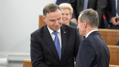 Sondaż: Wzrost zaufania do Dudy, Biedronia i Grodzkiego