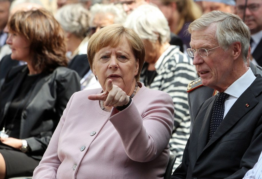 sondażu wynika, że na kanclerz Merkel głosowali głównie mężczyźni, mieszkańcy średnich miast /Felipe Trueba /PAP/EPA