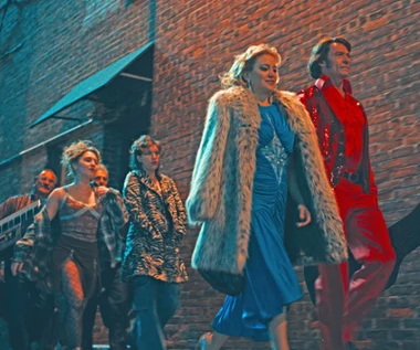 "Song Sung Blue" [trailer]