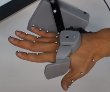 Sony chwali się śledzeniem palców w prototypie kontrolera VR