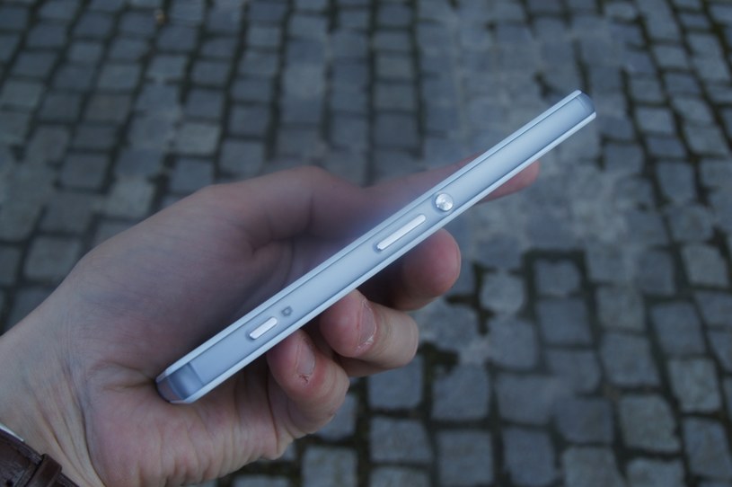 Sony Xperia Z3 Compact - "z boku" nie zmieniło się aż tak wiele /INTERIA.PL