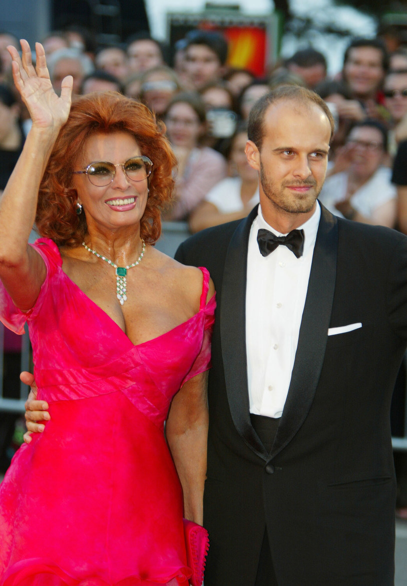 Sophia Loren i jej syn Edourdo Ponti na festiwalu w Wenecji (2002) /Pascal de Segretain /Getty Images