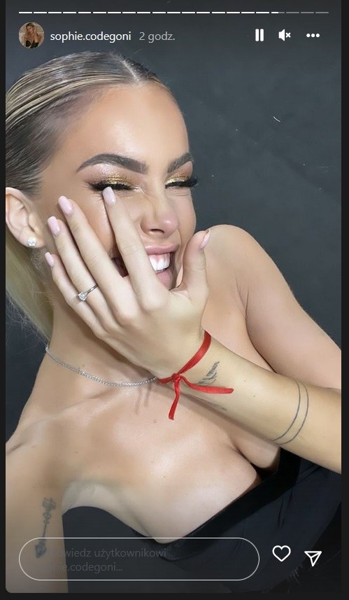 Sophie Codegoni prezentuje pierścionek zaręcynowy /Instagram
