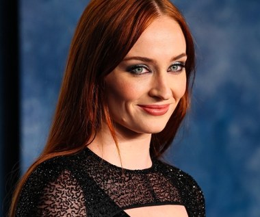 Sophie Turner jako Lara Croft na zdjęciu. Padł pierwszy klaps na planie serialu