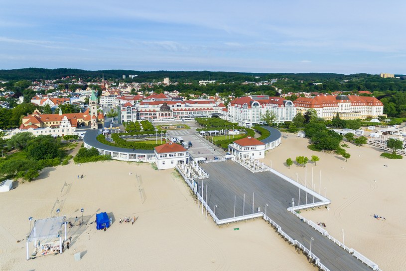 Sopot kusi turystów. Przedłużony weekend nad morzem  to jednak duży wydatek /123RF/PICSEL