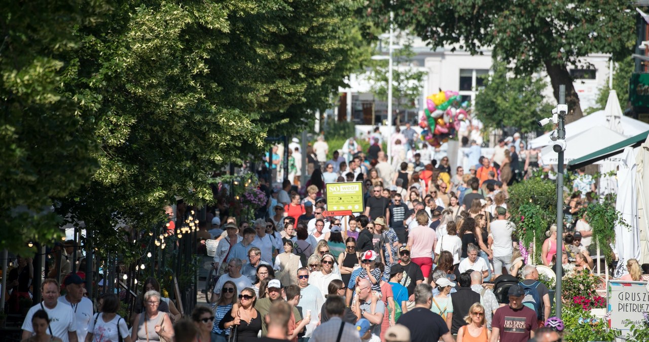 Sopot w trakcie majówki przeżywał oblężenie. W długi weekend czerwcowy noclegi są tam najdroższe /Wojciech Strozyk/REPORTER /East News