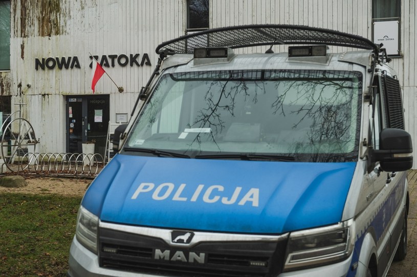 Sopot, Zatoka Sztuki przeszukiwana przez policjantów / Karol Makurat/REPORTER  /East News