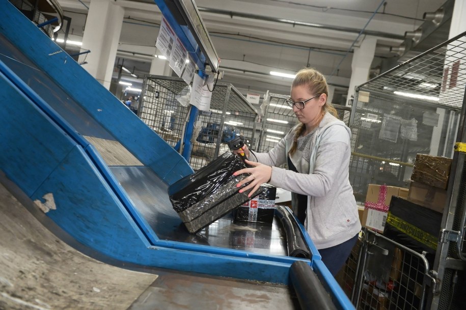 Sortownia Poczty Polskiej w Warszawie /Marcin Obara /PAP