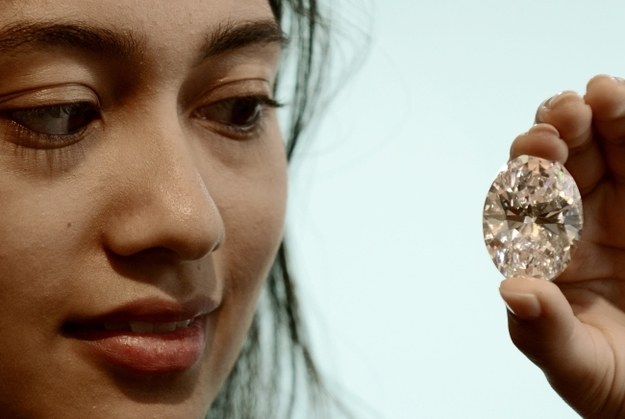 Sotheby's liczy na to, że dostanie za ten diament nawet 35 mln dolarów /Peter Foley /PAP/EPA