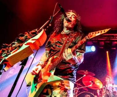Soulfly w Krakowie: Zaczęli z dystansem, skończyli z fanami na scenie [RELACJA]