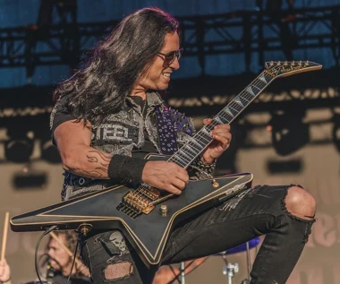 Sound Of Ages Festival: Gus G. podarował gitarę do kolekcji Stratocastle