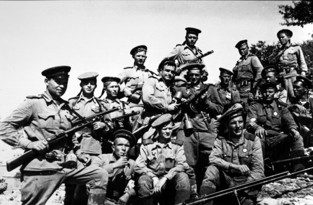 Sowieccy żołnierze na zdjęci z 1943 roku / 	Agentur Voller Ernst /PAP/DPA