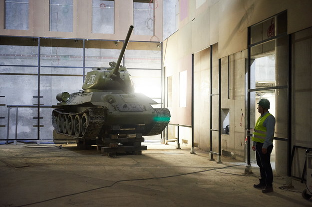 Sowiecki czołg T-34/85 w jednej z sal wystawy stałej Muzeum II Wojny Światowej w Gdańsku /Adam Warżawa /PAP
