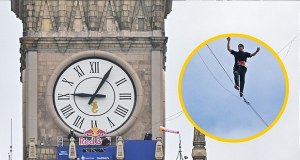 Spacer 180 metrów nad ziemią. Ekstremalny wyczyn Estończyka w Warszawie
