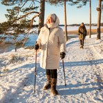 Spacer czy nordic walking? Jaki sport polecić babci i dziadkowi?