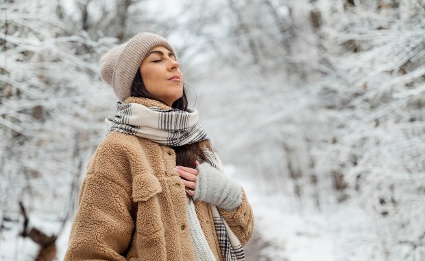 Spacer mimo chłodu i zimowa kąpiel leśna? Kilka kroków bliżej do zdrowia