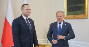 "Spacerował po molo i tulił Rosję". Nawrocki odpowiada Tuskowi